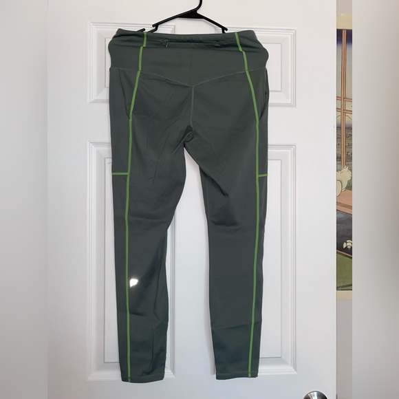 Fabletics Exercise Outfit - Picture 4 of 7